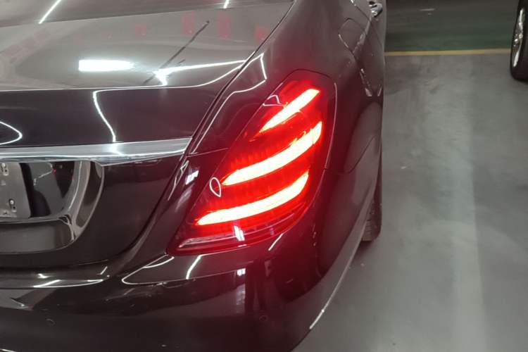 Used Mercedes-Benz S-Class 2020 S 350 L Business Class Ultimate Edition Right Rear Taillight
