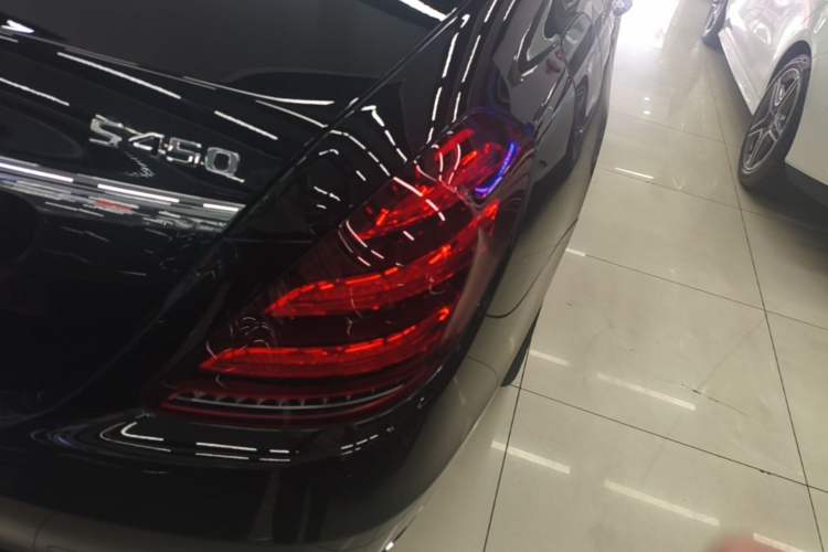 Used Mercedes-Benz S-Class 2020 S 350 L Business Class Ultimate Edition Right Rear Taillight
