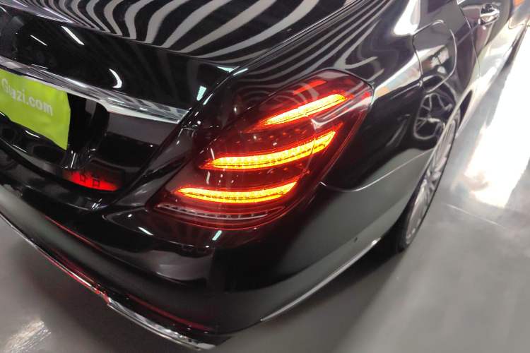Used Mercedes-Benz S-Class 2020 S 350 L Business Class Ultimate Edition Right Rear Taillight