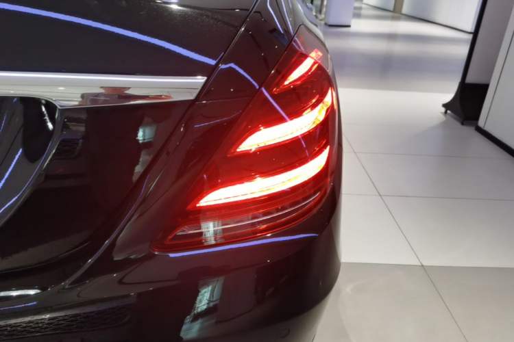 Used Mercedes-Benz S-Class 2020 S 350 L Business Class Ultimate Edition Right Rear Taillight