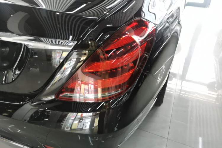Used Mercedes-Benz S-Class 2020 S 350 L Business Class Ultimate Edition Right Rear Taillight