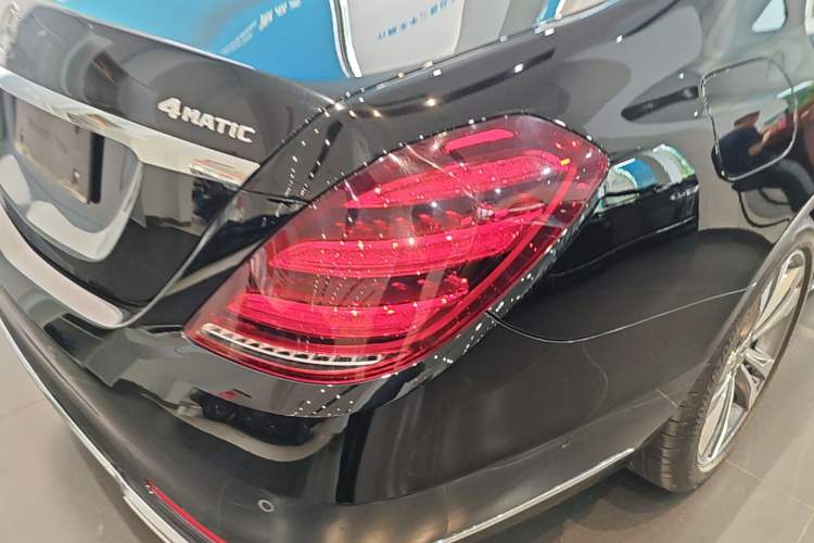 Used Mercedes-Benz S-Class 2020 S 350 L Exclusive Edition Prestige Collection Right Rear Taillight