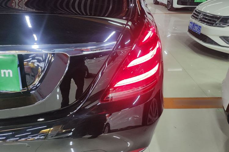 Used Mercedes-Benz S-Class 2020 S 350 L Business Class Ultimate Edition Right Rear Taillight