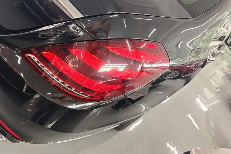 Used Mercedes-Benz S-Class 2020 S 350 L Exclusive Edition Prestige Collection Right Rear Taillight