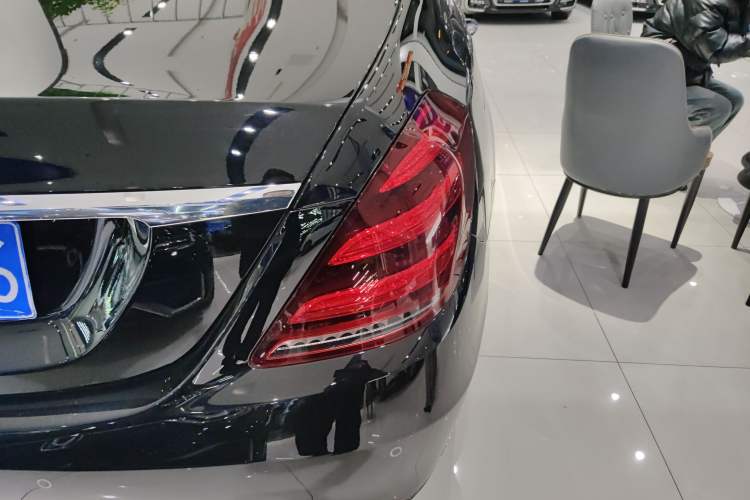 Used Mercedes-Benz S-Class 2020 S 350 L Business Class Ultimate Edition Right Rear Taillight