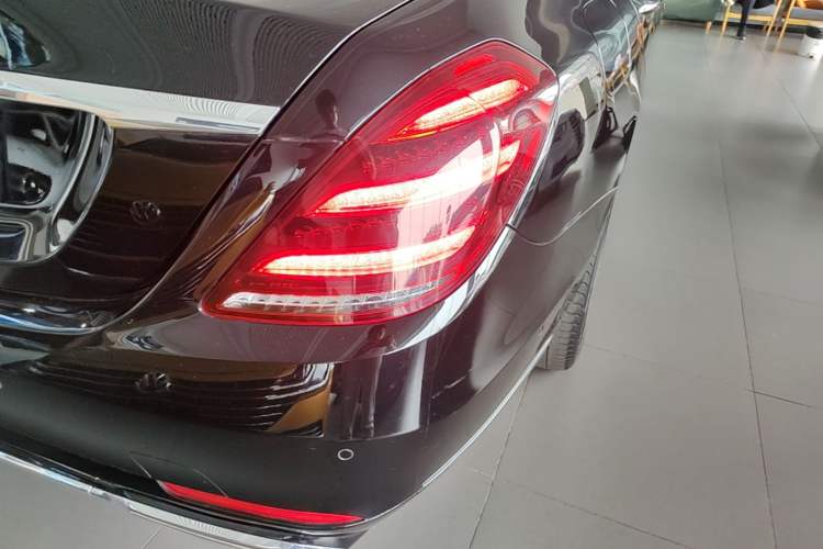 Used Mercedes-Benz S-Class 2020 S 350 L Business Class Ultimate Edition Right Rear Taillight