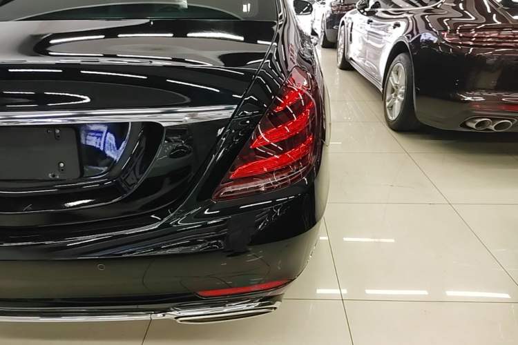 Used Mercedes-Benz S-Class 2020 S 350 L Business Class Ultimate Edition Right Rear Taillight