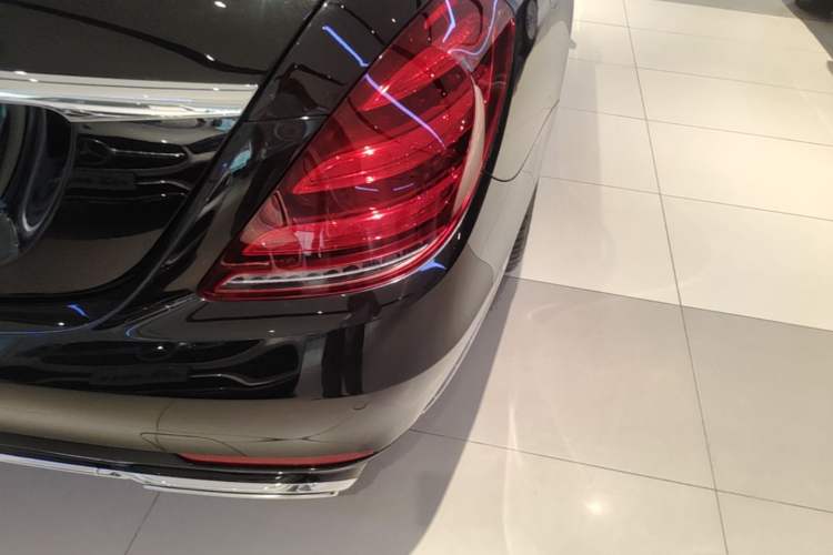 Used Mercedes-Benz S-Class 2020 S 350 L Business Class Ultimate Edition Right Rear Taillight