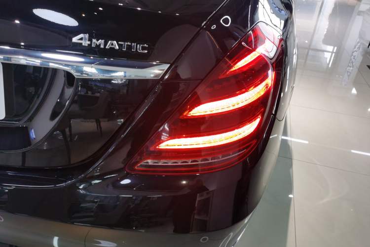 Used Mercedes-Benz S-Class 2020 S 350 L Business Class Ultimate Edition Right Rear Taillight