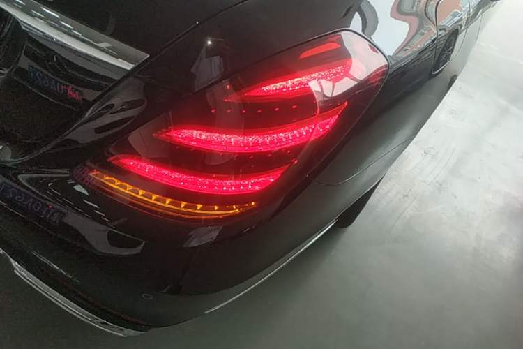 Used Mercedes-Benz S-Class 2020 S 350 L Business Class Ultimate Edition Right Rear Taillight