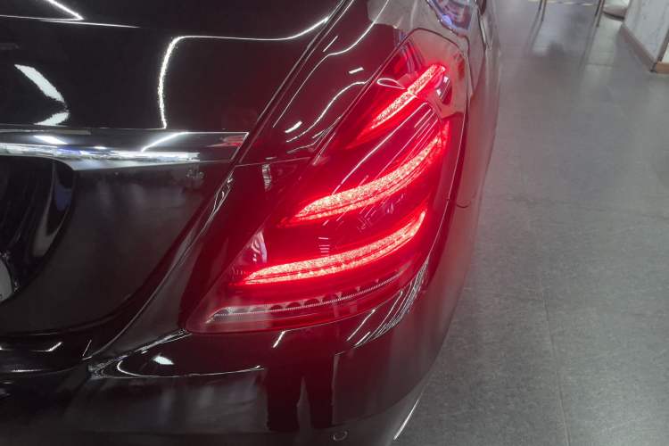 Used Mercedes-Benz S-Class 2020 S 350 L Business Class Ultimate Edition Right Rear Taillight