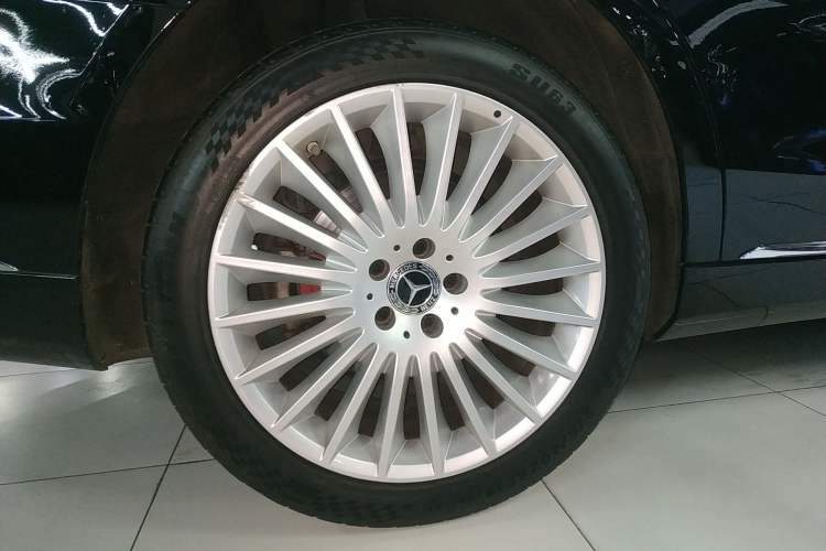 Used Mercedes-Benz S-Class 2020 S 350 L Business Class Ultimate Edition Right Rear Wheel Hub