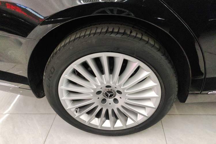 Used Mercedes-Benz S-Class 2020 S 350 L Business Class Ultimate Edition Right Rear Wheel Hub