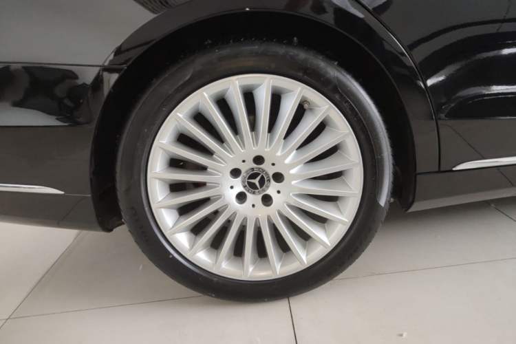 Used Mercedes-Benz S-Class 2020 S 350 L Business Class Ultimate Edition Right Rear Wheel Hub