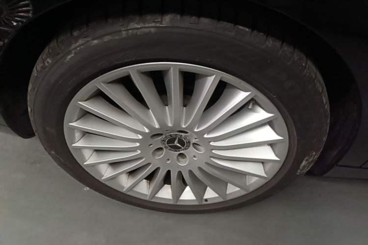 Used Mercedes-Benz S-Class 2020 S 350 L Business Class Ultimate Edition Right Rear Wheel Hub