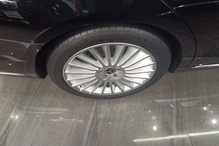 Used Mercedes-Benz S-Class 2020 S 350 L Business Class Ultimate Edition Right Rear Wheel Hub