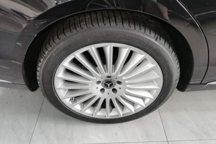 Used Mercedes-Benz S-Class 2020 S 350 L Business Class Ultimate Edition Right Rear Wheel Hub
