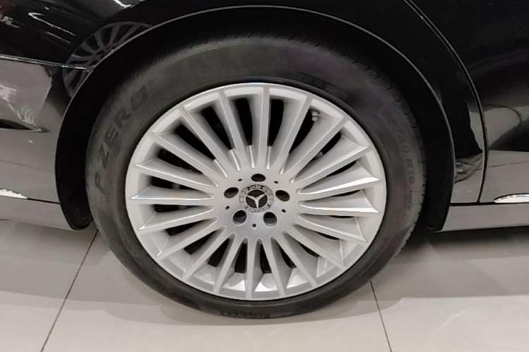 Used Mercedes-Benz S-Class 2020 S 350 L Business Class Ultimate Edition Right Rear Wheel Hub