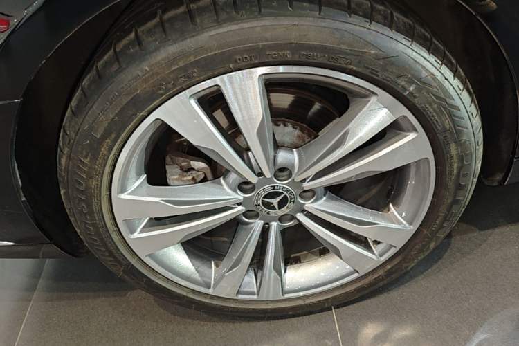 Used Mercedes-Benz S-Class 2020 S 350 L Exclusive Edition Prestige Collection Right Rear Wheel Hub