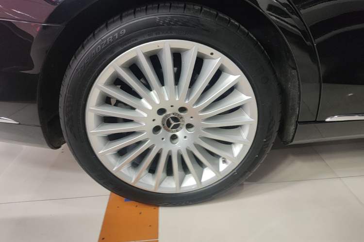Used Mercedes-Benz S-Class 2020 S 350 L Business Class Ultimate Edition Right Rear Wheel Hub