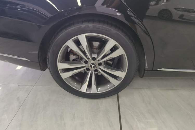 Used Mercedes-Benz S-Class 2020 S 350 L Business Class Ultimate Edition Right Rear Wheel Hub