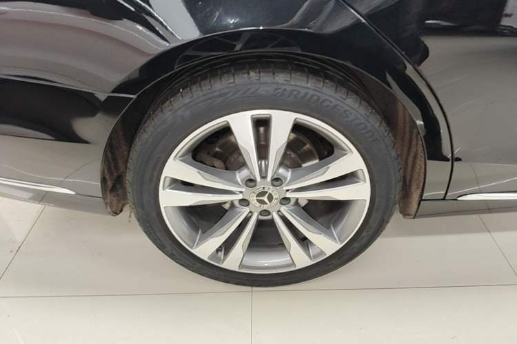 Used Mercedes-Benz S-Class 2020 S 350 L Exclusive Edition Prestige Collection Right Rear Wheel Hub