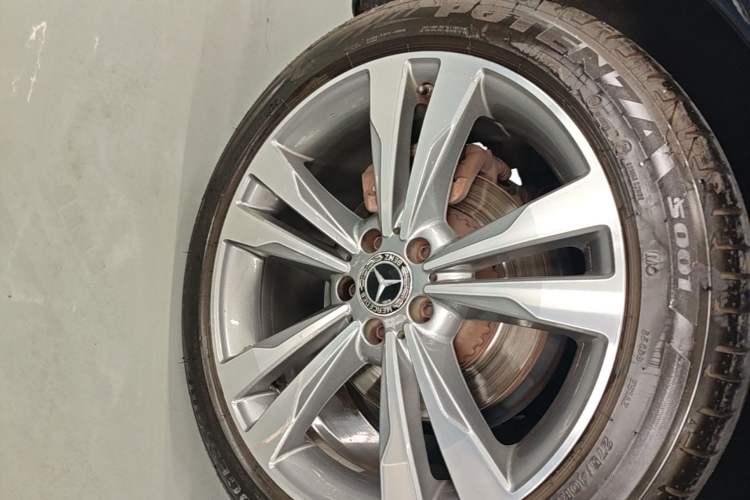 Used Mercedes-Benz S-Class 2020 S 350 L Exclusive Edition Prestige Collection Right Rear Wheel Hub