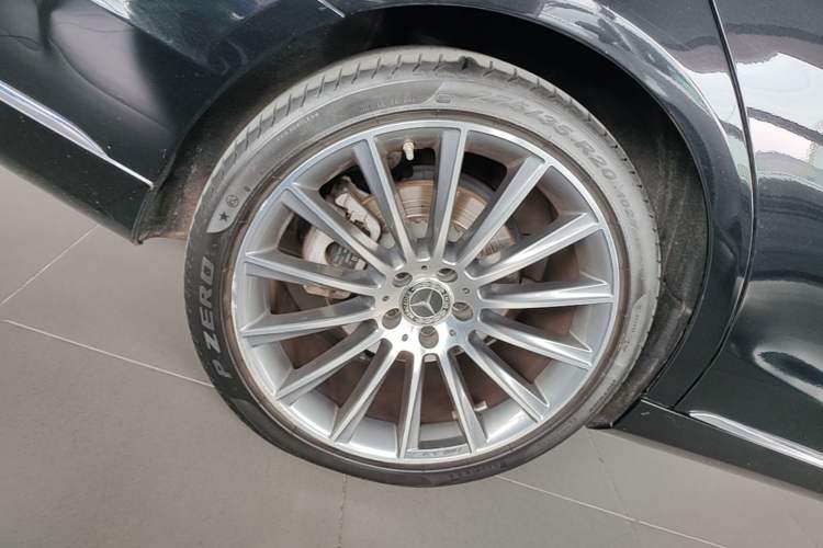 Used Mercedes-Benz S-Class 2020 S 350 L Business Class Ultimate Edition Right Rear Wheel Hub
