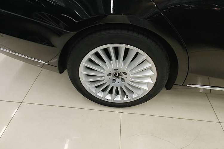 Used Mercedes-Benz S-Class 2020 S 350 L Business Class Ultimate Edition Right Rear Wheel Hub