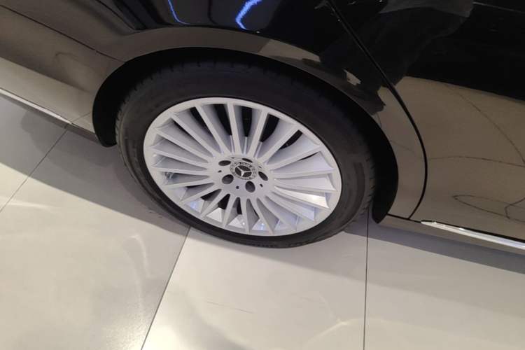 Used Mercedes-Benz S-Class 2020 S 350 L Business Class Ultimate Edition Right Rear Wheel Hub