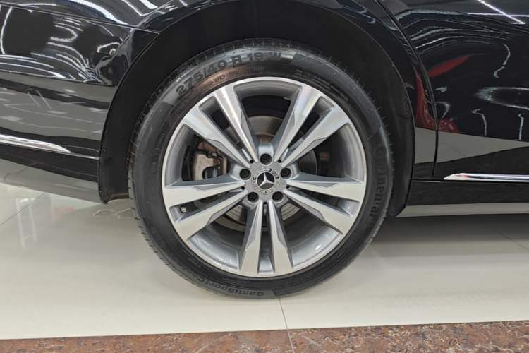 Used Mercedes-Benz S-Class 2020 S 350 L Exclusive Edition Prestige Collection Right Rear Wheel Hub