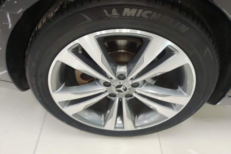 Used Mercedes-Benz S-Class 2020 S 350 L Exclusive Edition Prestige Collection Right Rear Wheel Hub