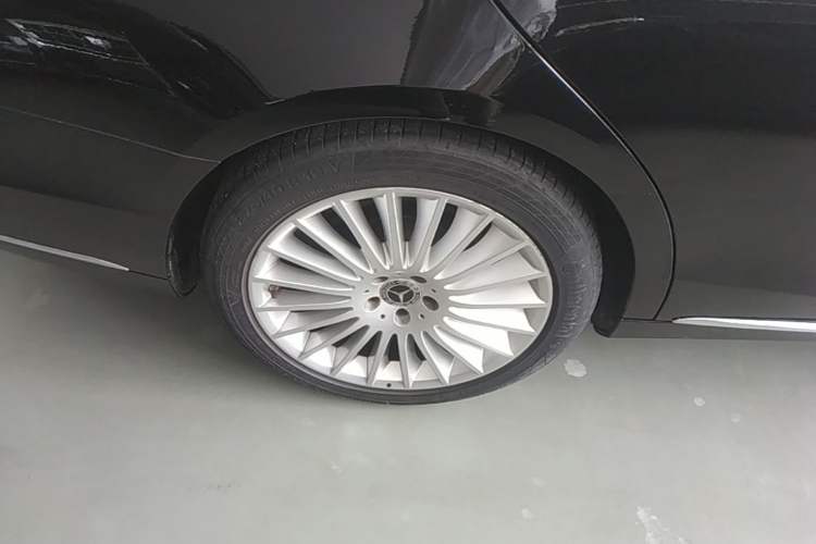 Used Mercedes-Benz S-Class 2020 S 350 L Business Class Ultimate Edition Right Rear Wheel Hub