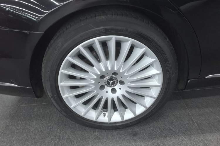 Used Mercedes-Benz S-Class 2020 S 350 L Business Class Ultimate Edition Right Rear Wheel Hub