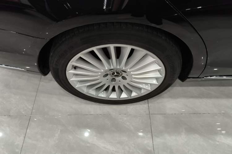Used Mercedes-Benz S-Class 2020 S 350 L Business Class Ultimate Edition Right Rear Wheel Hub