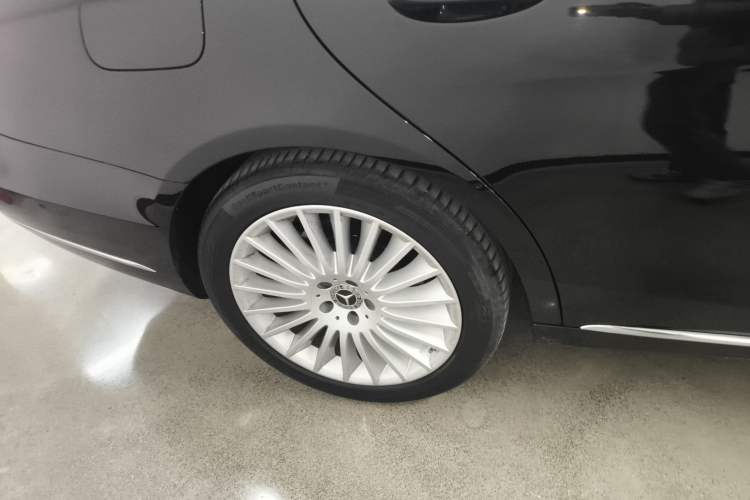 Used Mercedes-Benz S-Class 2020 S 350 L Business Class Ultimate Edition Right Rear Wheel Hub