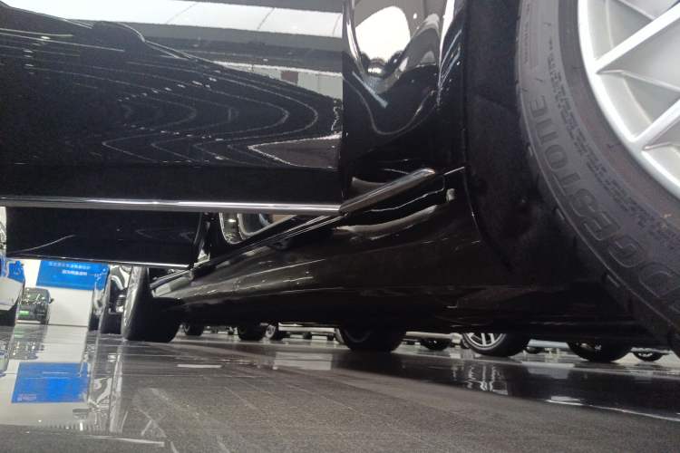 Used Mercedes-Benz S-Class 2020 S 350 L Business Class Ultimate Edition Right Side Sill