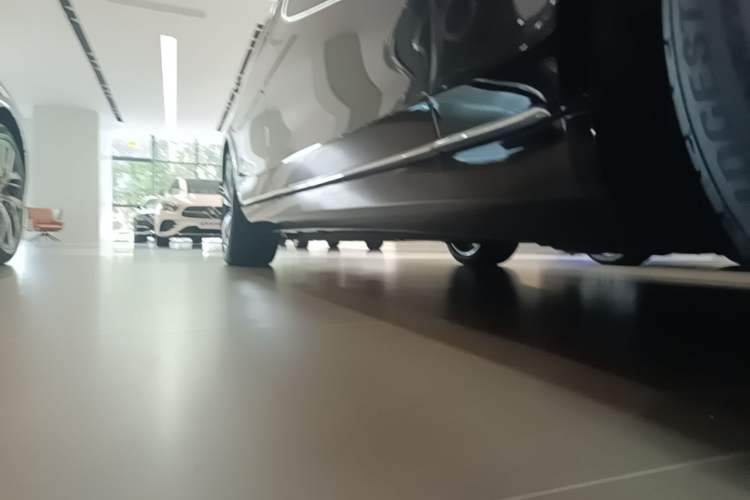 Used Mercedes-Benz S-Class 2020 S 350 L Exclusive Edition Prestige Collection Right Side Sill