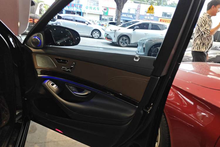 Used Mercedes-Benz S-Class 2020 S 350 L Business Class Ultimate Edition Right Front Door Interior