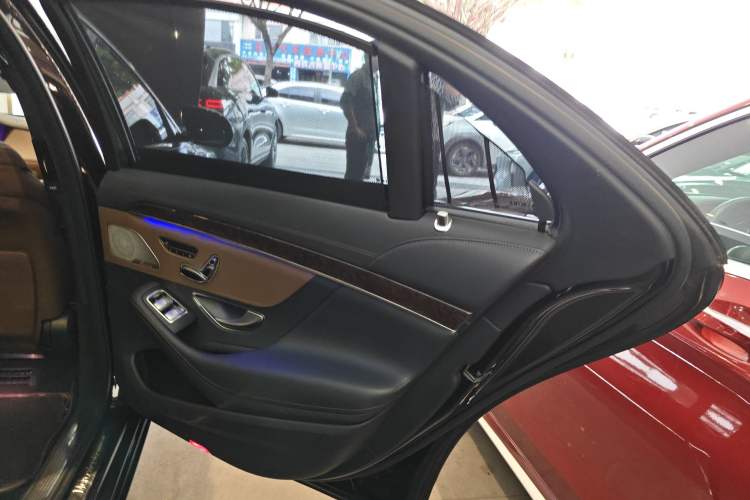 Used Mercedes-Benz S-Class 2020 S 350 L Business Class Ultimate Edition Right Rear Door Interior