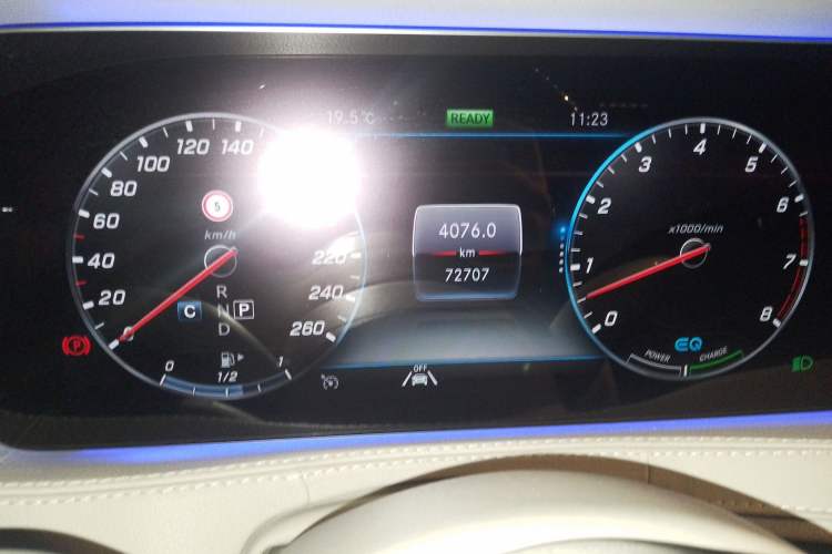 Used Mercedes-Benz S-Class 2020 S 350 L Exclusive Edition Prestige Collection Odometer Close Up