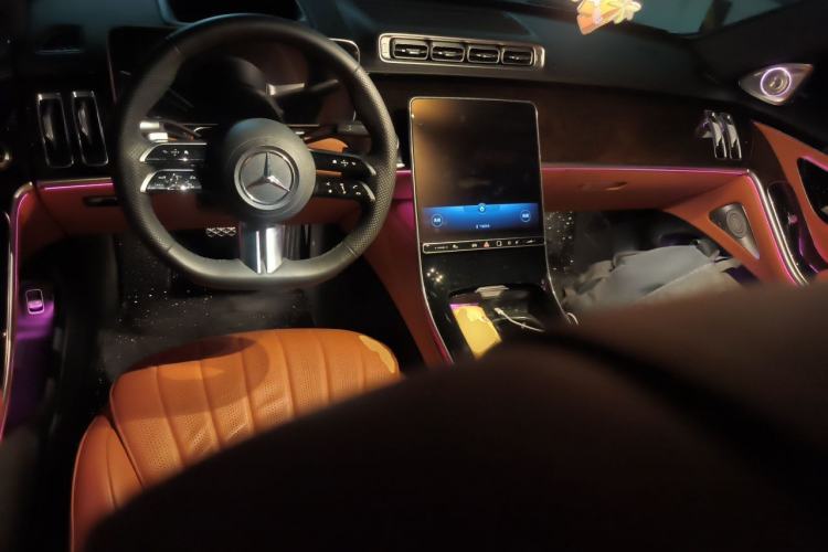 Used Mercedes-Benz S-Class 2021 S 400 L Luxury Model Center Console