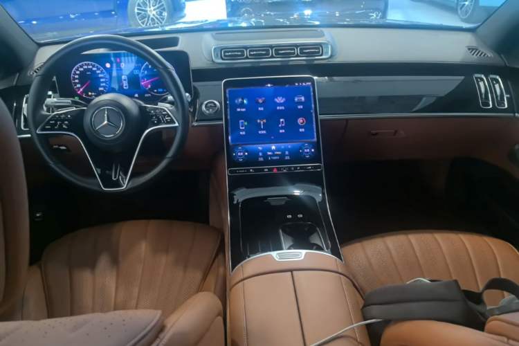 Used Mercedes-Benz S-Class 2021 Restyled S 400 L Luxury Edition Center Console