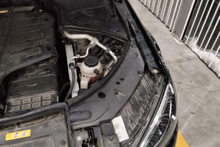 Used Mercedes-Benz S-Class 2021 S 450 L Engine Bay Left