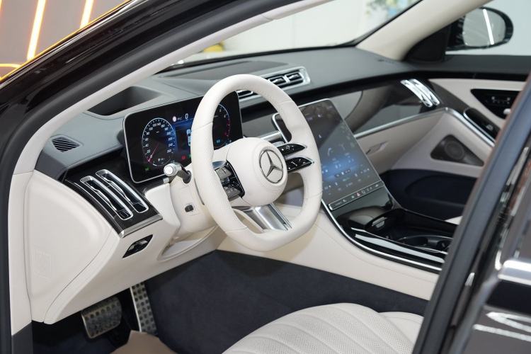 Used Mercedes-Benz S-Class 2021 S 450 L 4MATIC Interior 4