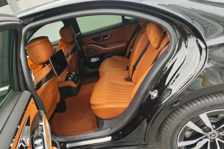 Used Mercedes-Benz S-Class 2021 Restyled S 400 L Luxury Edition Interior 4