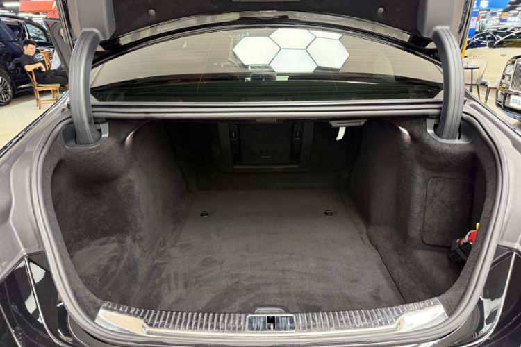 Used Mercedes-Benz S-Class 2021 S 450 L Interior 8