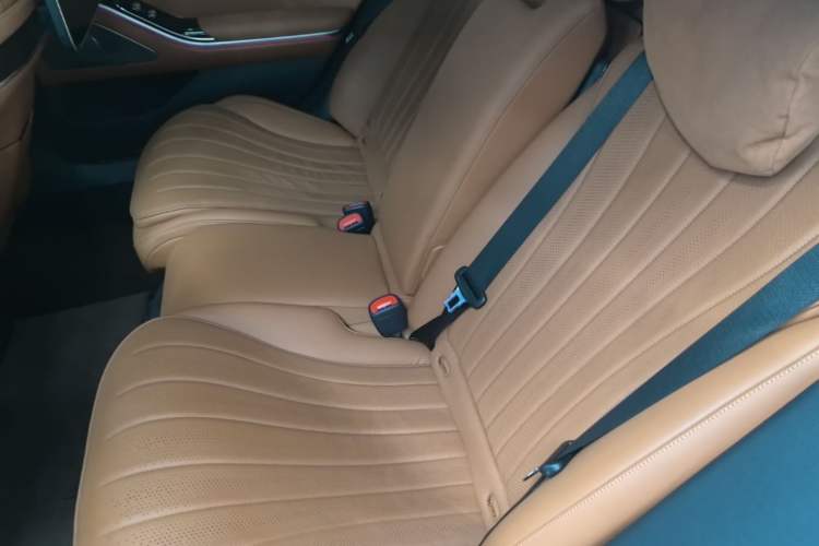 Used Mercedes-Benz S-Class 2021 S 400 L Luxury Model Left Rear Seat