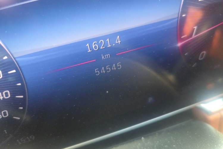 Used Mercedes-Benz S-Class 2021 S 450 L Odometer Close Up
