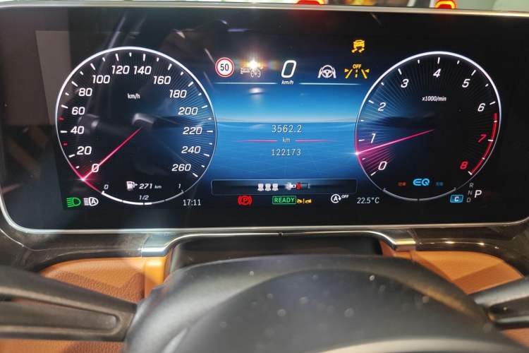 Used Mercedes-Benz S-Class 2021 S 450 L 4MATIC Odometer Close Up